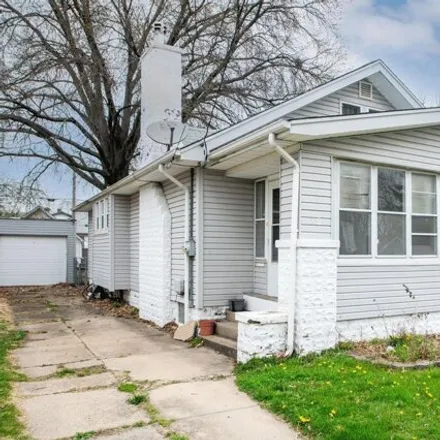 Buy this 2 bed house on 1213 West Hanssler Place in Peoria, IL 61604