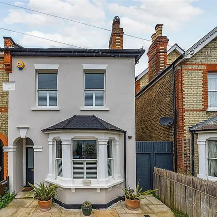 Rent this 4 bed duplex on Durlston Road in London, KT2 5RS