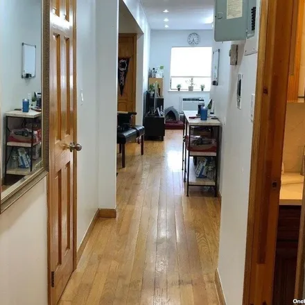 Image 4 - 43-19 165th Street, New York, NY 11358, USA - Townhouse for sale