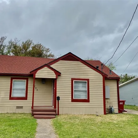 Buy this 3 bed house on 703 North Washington Street in Farmersville, TX 75442