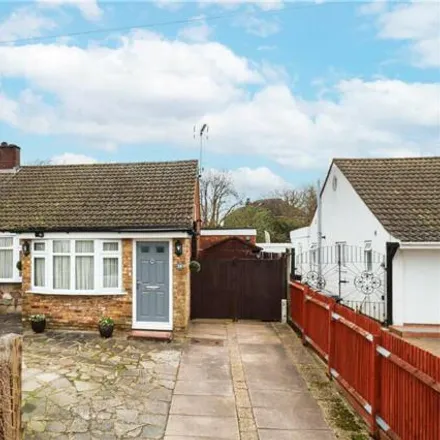 Buy this 2 bed house on Stanley Avenue in Chiswell Green, AL2 3AZ