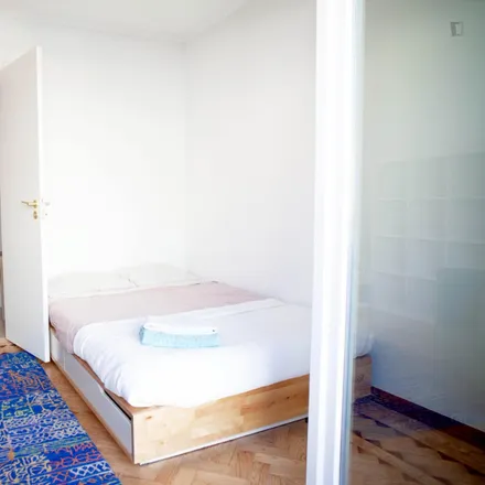 Rent this 2 bed room on Rua Fialho de Almeida in 2700-571 Mina de Água, Portugal