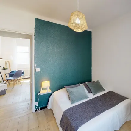 Image 2 - 49 rue du Faubourg Saint Jaumes - Room for rent