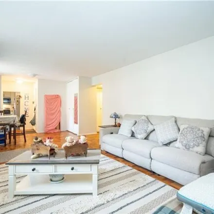 Buy this studio apartment on 665 Thwaites Place in New York, NY 10467