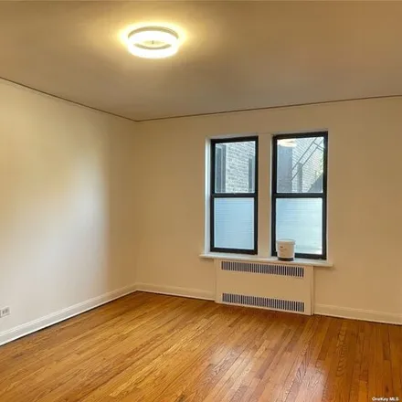 Image 6 - 98-120 Queens Boulevard, New York, NY 11374, USA - Apartment for sale