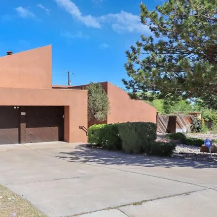 Image 3 - 2573 Harold Place Northeast, Albuquerque, NM 87106, USA - House for sale