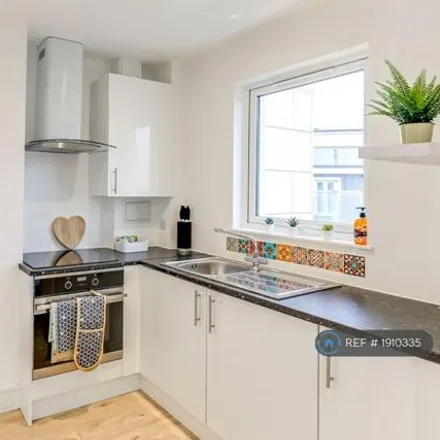 Image 8 - Victoria's Kitchen, 7 Dudley Street, Luton, LU2 0NP, United Kingdom - House for rent