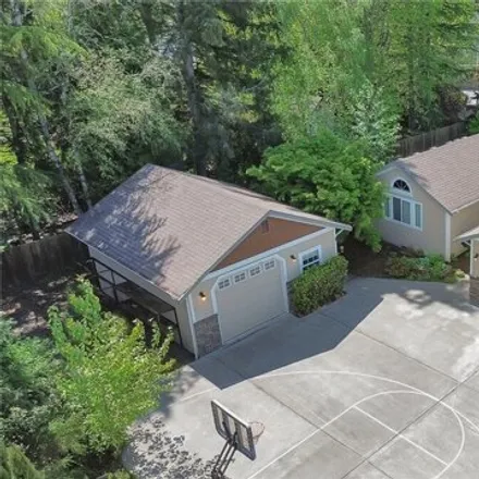 Buy this 3 bed house on 1705 10th Avenue Southwest in Puyallup, WA 98371