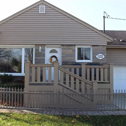 Rent this 3 bed apartment on 122 Macassa Avenue in Hamilton, ON L8V 4B6