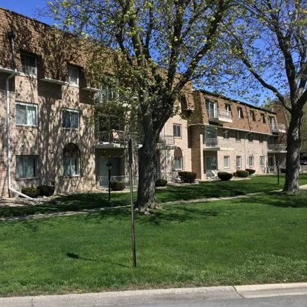 Buy this 2 bed condo on 3225 North Manor Drive in Lansing, IL 60438