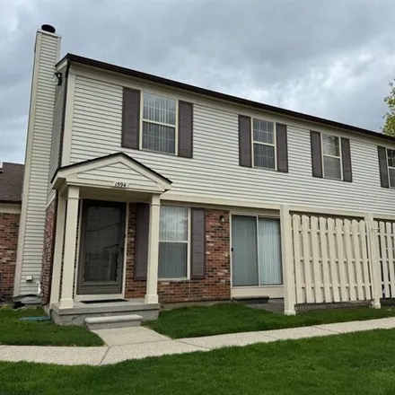 Buy this 2 bed townhouse on 1576 Dover Hill South in Walled Lake, MI 48390