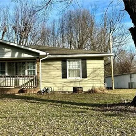 Buy this 3 bed house on 631 Ridge Street in Shelbina, Shelby County