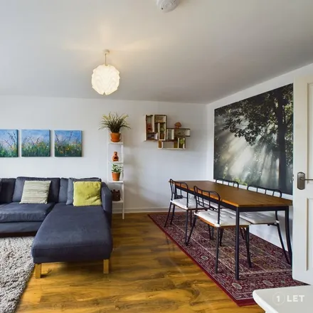 Image 1 - 6 Saughton Mains Terrace, City of Edinburgh, EH11 3NU, United Kingdom - Apartment for rent