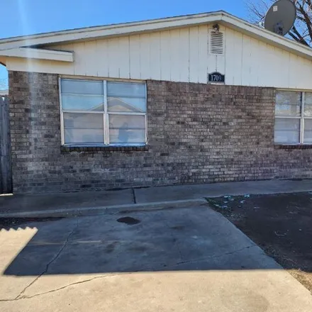 Rent this 2 bed house on Reddi-Mart in 1601 66th Street, Lubbock