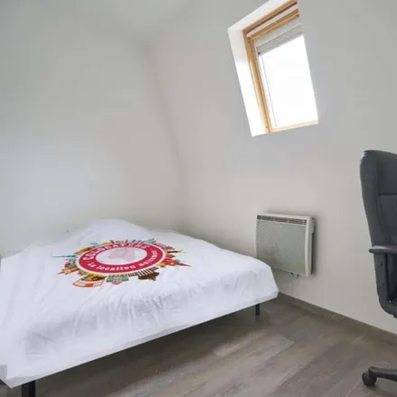 Rent this 4 bed room on Ateliers de la Teinturerie in 49 Rue de Croix, 59100 Roubaix