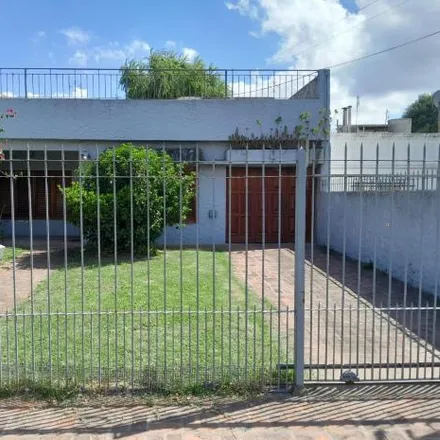 Rent this 2 bed house on Machado de Asís in Partido de Lomas de Zamora, 1836 Llavallol