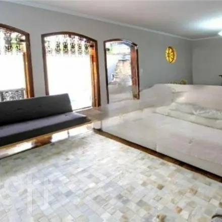Buy this 6 bed house on Avenida Itacira 1721 in Mirandópolis, Região Geográfica Intermediária de São Paulo - SP
