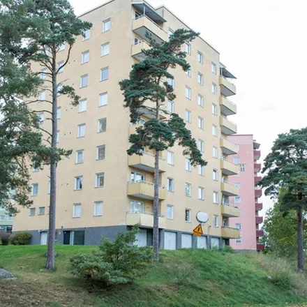 Rent this 4 bed apartment on Regementsgatan in 645 33 Strängnäs, Sweden