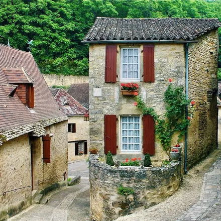 Rent this 2 bed house on Beynac-et-Cazenac in Dordogne, France