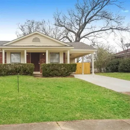 Rent this 3 bed house on 2320 Willow Wood Avenue in Memphis, TN 38127