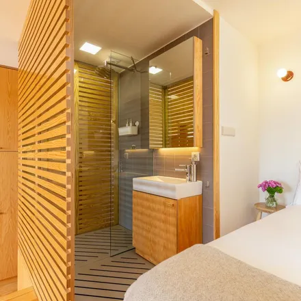 Rent this 1 bed apartment on Junta de Freguesia de Miragaia in Travessa da Laje, 4099-012 Porto
