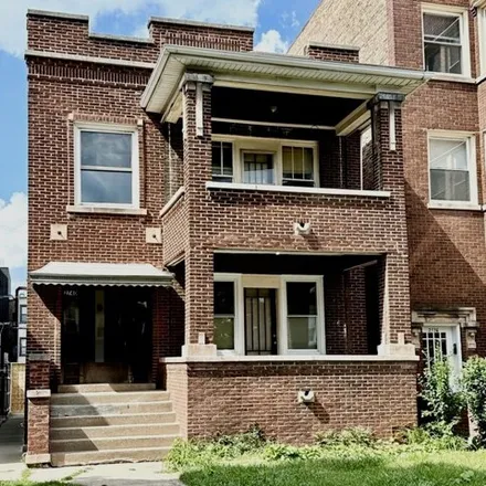 Buy this 5 bed house on 2740 W Giddings St in Chicago, Illinois