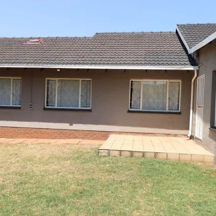 Rent this 3 bed apartment on Modderhill Road in Edleen, Kempton Park