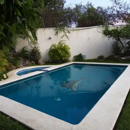 Rent this 4 bed house on Calle Tingüindín in 62050 Cuernavaca, MOR