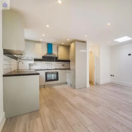 Rent this 1 bed apartment on 293 Kingston Road in London, SW20 8LB
