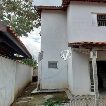 Buy this 3 bed house on Rua Nilceia Aparecida Borge de Freitas in Acácias, Pindamonhangaba - SP