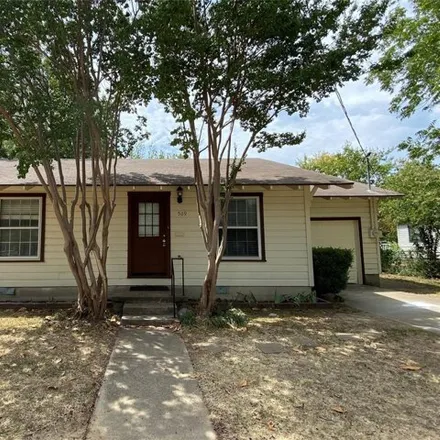 Rent this 2 bed house on 581 West Congress Street in Denton, TX 76201