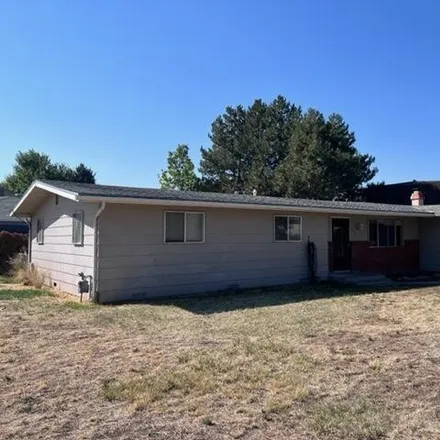 Buy this 3 bed house on 4176 Adelaide Avenue in Klamath Falls, OR 97603