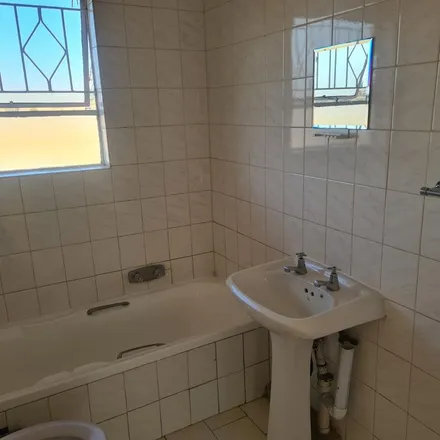 Image 5 - unnamed road, Johannesburg Ward 32, Sandton, 2054, South Africa - Apartment for rent