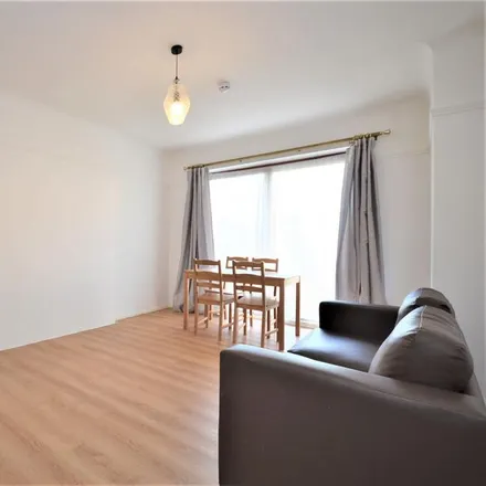 Image 4 - Gibbon Road, London, W3 7AE, United Kingdom - Duplex for rent