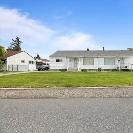 Buy this 5 bed house on 380 Abert Avenue in Richland, WA 99352