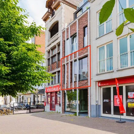 Rent this 2 bed apartment on Markt 8 in 9620 Zottegem, Belgium