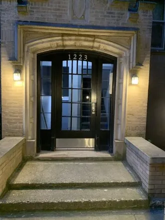 Image 2 - 1219-1231 West Greenleaf Avenue, Chicago, IL 60645, USA - Condo for rent