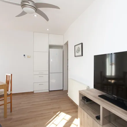 Image 5 - Carrer de Sants, 215, 08028 Barcelona, Spain - Apartment for rent