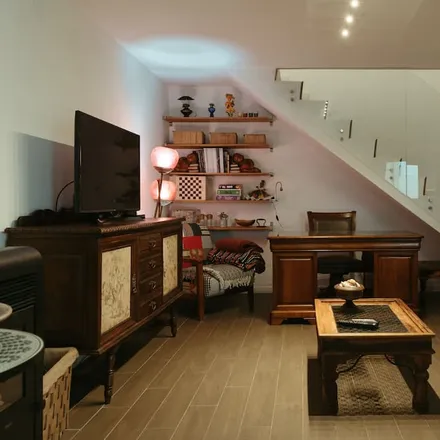 Rent this 3 bed house on Évora