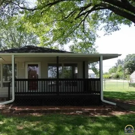 Buy this 3 bed house on 2309 Southeast Maryland Avenue in Highland Park, Topeka