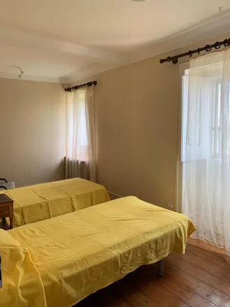 Rent this 4 bed room on Igreja de Nossa Senhora da Encarnação da Ameixoeira in Estrada da Ameixoeira, 1750-200 Lisbon