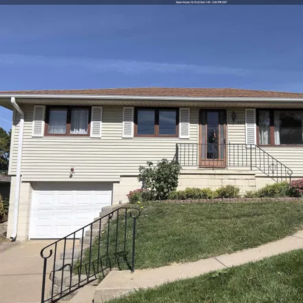 Buy this 3 bed house on East Middle School in 5401 Lorraine Avenue, Sioux City