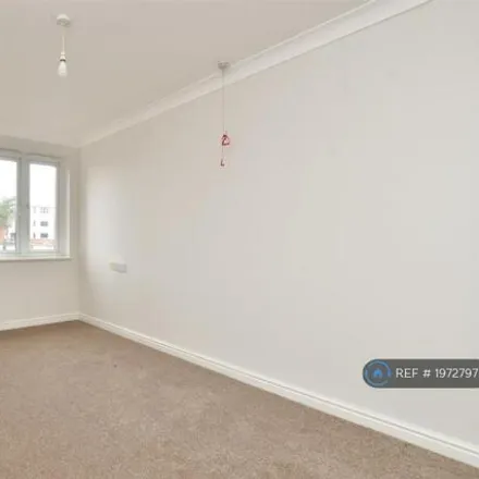 Image 4 - York House, 18-20 Massetts Road, Horley, RH6 7DE, United Kingdom - Apartment for rent