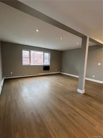 Image 4 - 4385 Wickham Avenue, New York, NY 10466, USA - House for rent