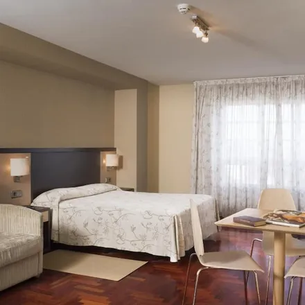 Rent this studio apartment on Rías Altas Viaxes in Rúa Betanzos, 15004 A Coruña