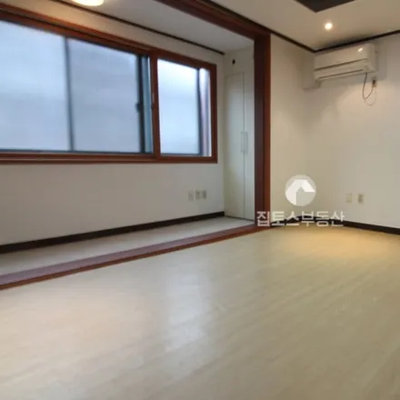 Rent this studio apartment on 서울특별시 강남구 역삼동 774-45