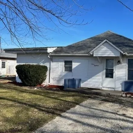 Buy this 3 bed house on Young Avenue in Hoopeston, IL 60942