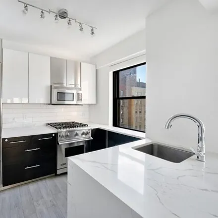 Image 3 - 182 East 73rd Street, New York, NY 10021, USA - Apartment for sale