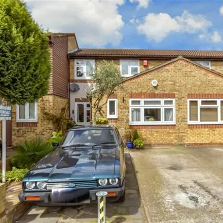 Buy this 4 bed duplex on Asquith Close in Goodmayes, London