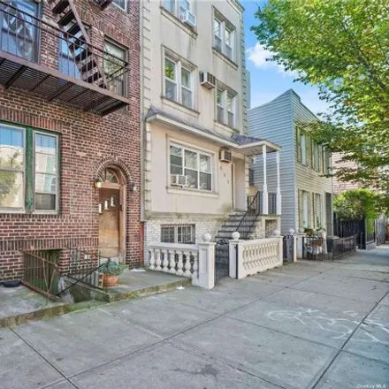 Image 2 - 234 Powers Street, New York, NY 11211, USA - House for sale
